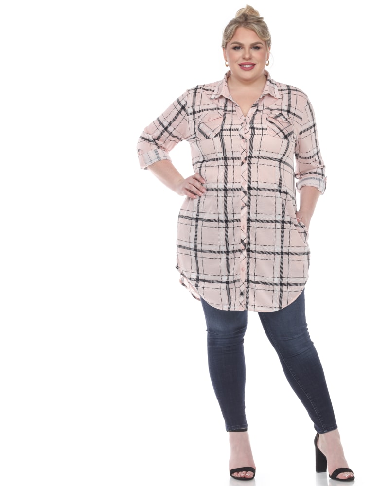 Front of a model wearing a size 1X Plaid Tunic Top in Pink by White Mark. | dia_product_style_image_id:257593
